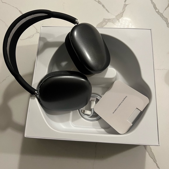 AirPod Max - Picture 3 of 4